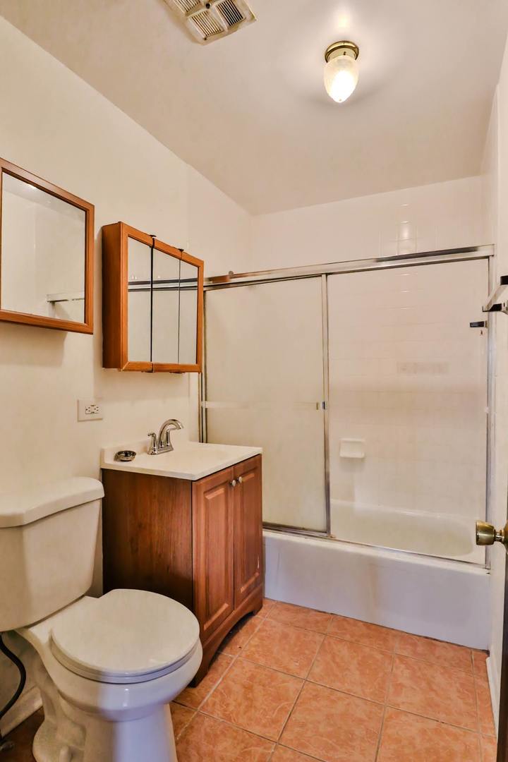 1085 Valley Lane #216, Hoffman Estates, IL 60169