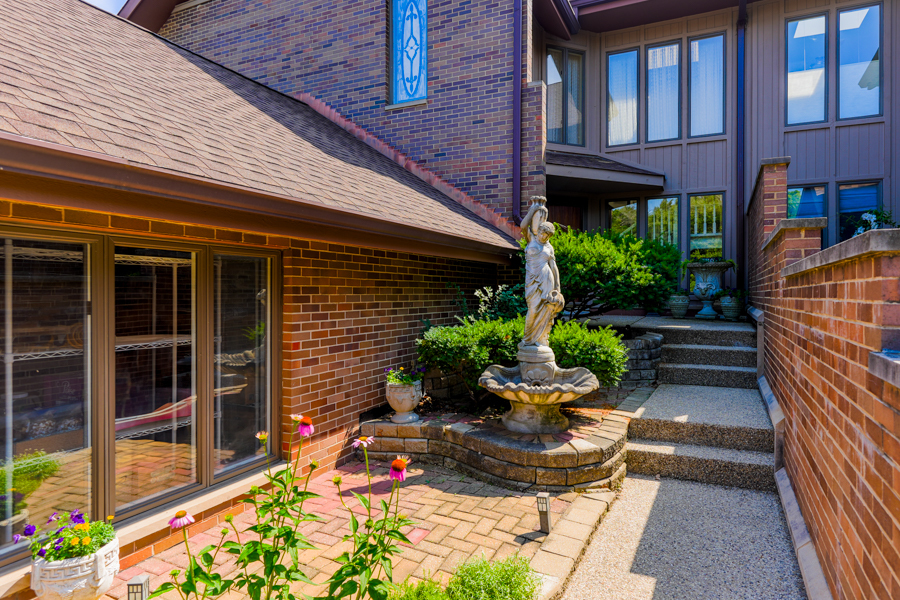 1210 Hawthorne Lane #1, Hinsdale, IL 60521