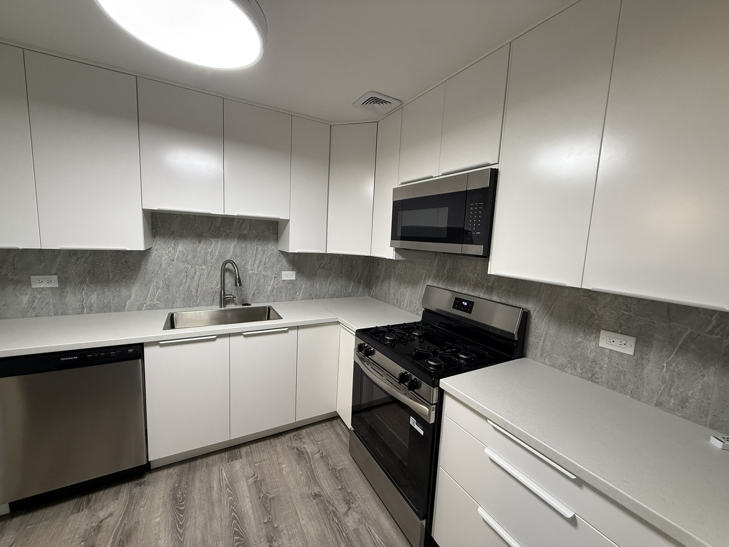 9S220 Lake Drive #16A-102, Willowbrook, IL 60527