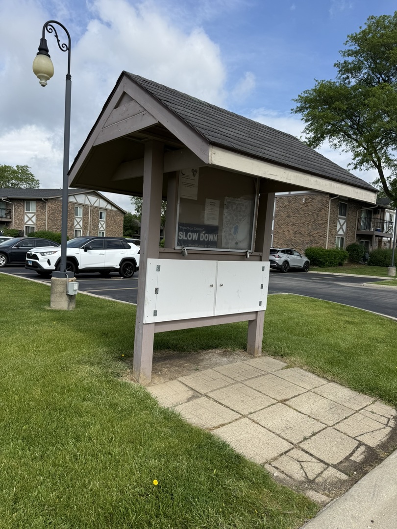 9S220 Lake Drive #16A-102, Willowbrook, IL 60527