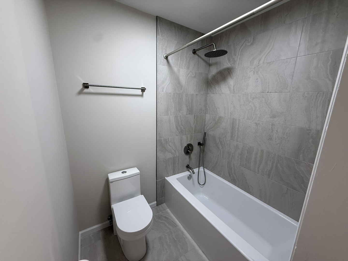 9S220 Lake Drive #16A-102, Willowbrook, IL 60527