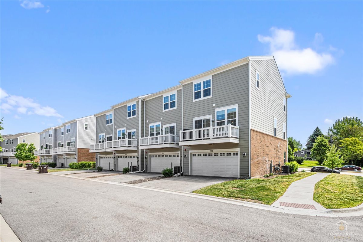 197 Canterbury Way, Lake Zurich, IL 60047