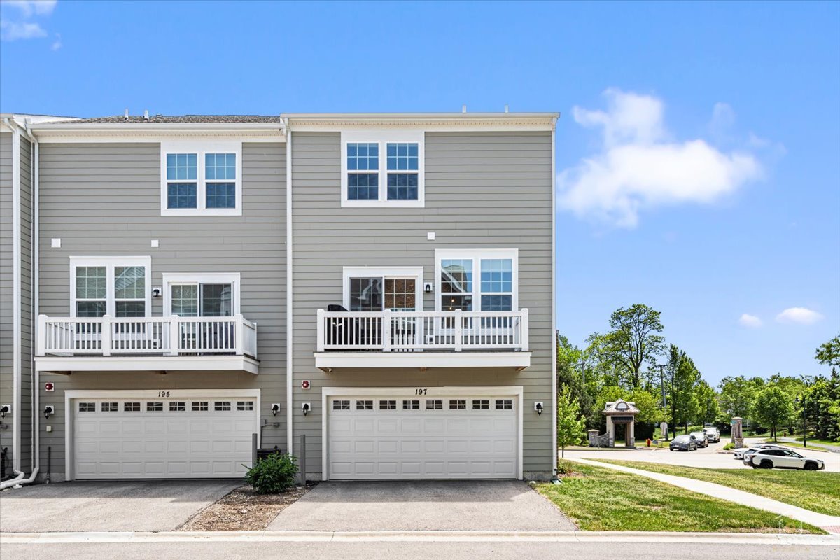 197 Canterbury Way, Lake Zurich, IL 60047