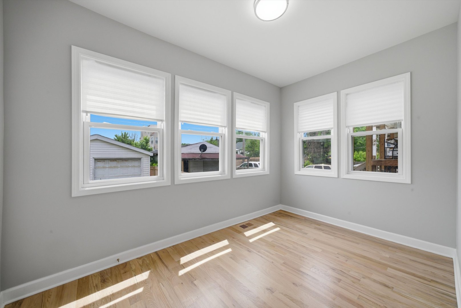 1249 W 73rd Place, Chicago, IL 60636