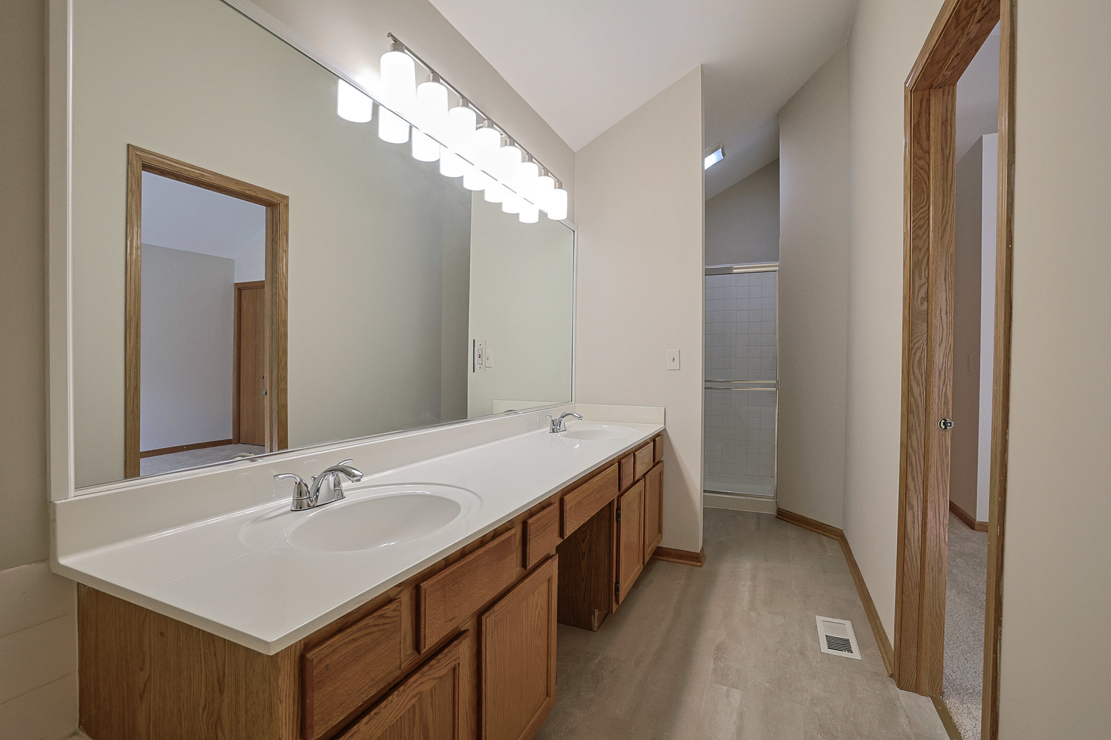 3191 Village Green Drive, Aurora, IL 60504