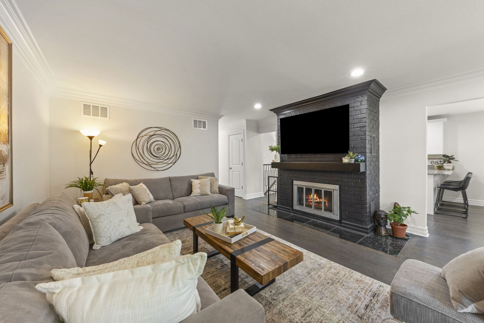 648 S Main Street, Naperville, IL 60540