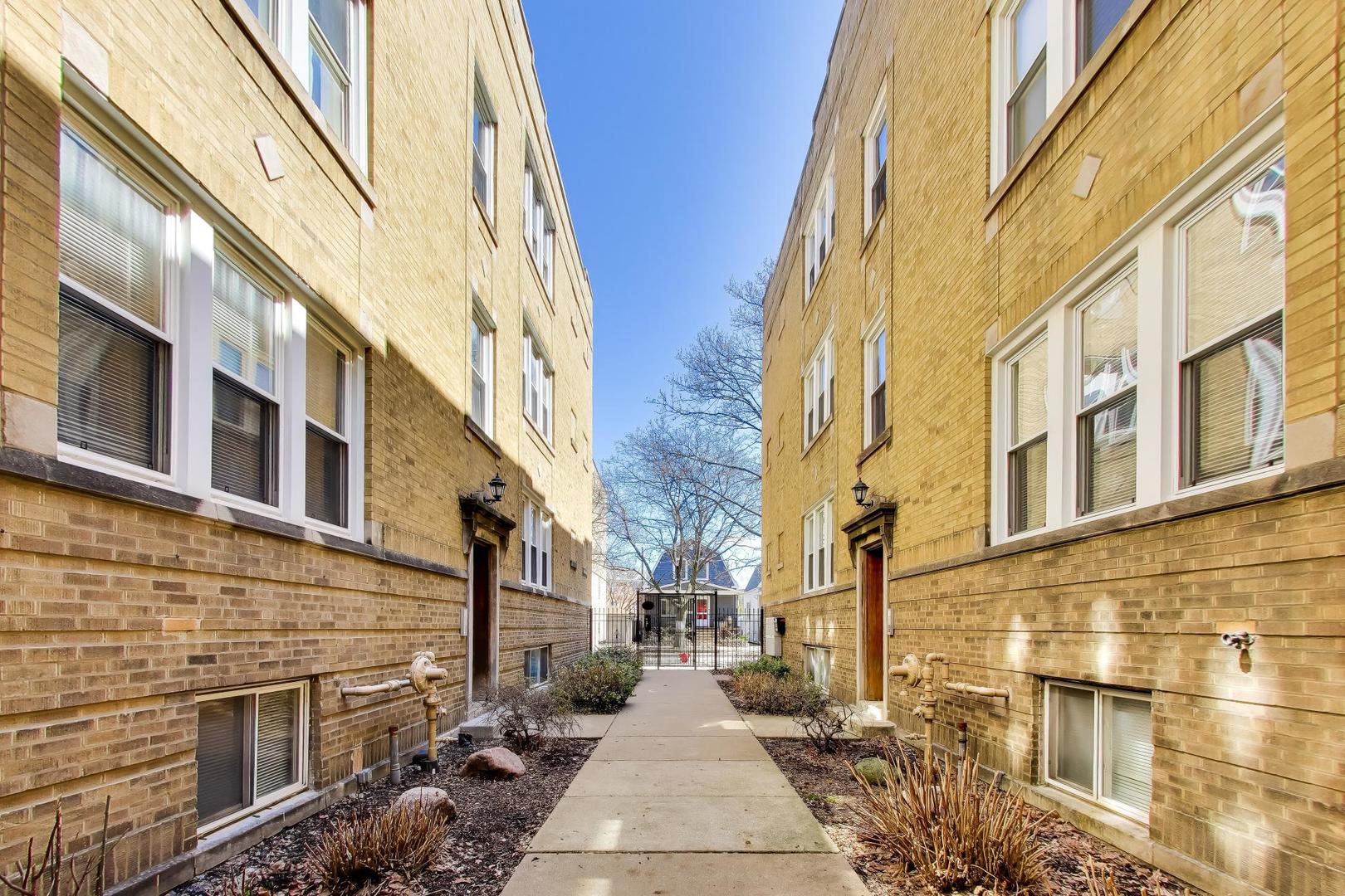4722 N Kenneth Avenue #3W, Chicago, IL 60630
