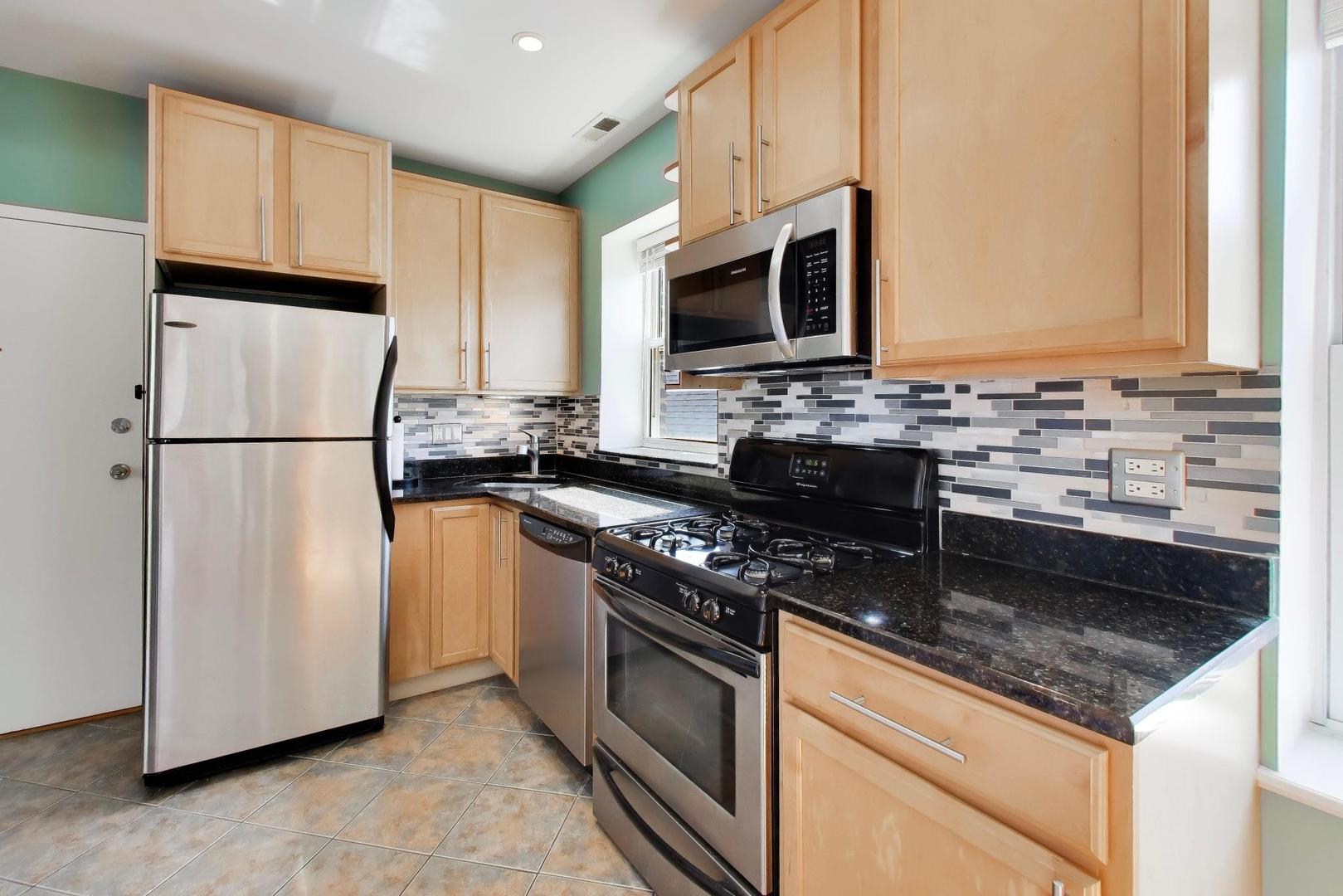 4722 N Kenneth Avenue #3W, Chicago, IL 60630