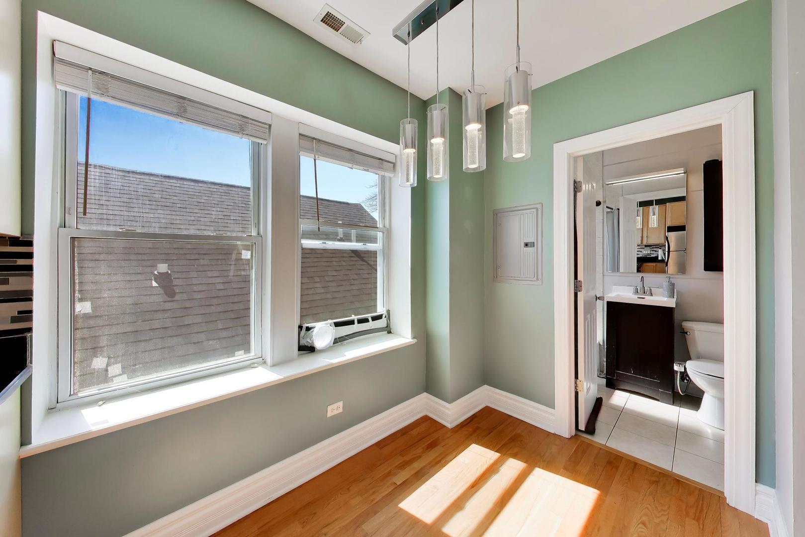 4722 N Kenneth Avenue #3W, Chicago, IL 60630