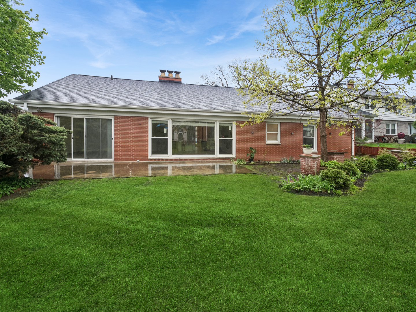 410 Flossmoor Avenue, Waukegan, IL 60085