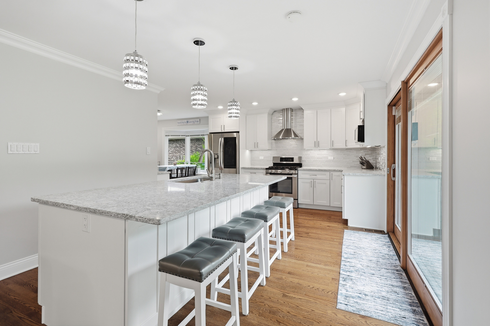 1132 S Fernandez Avenue, Arlington Heights, IL 60005