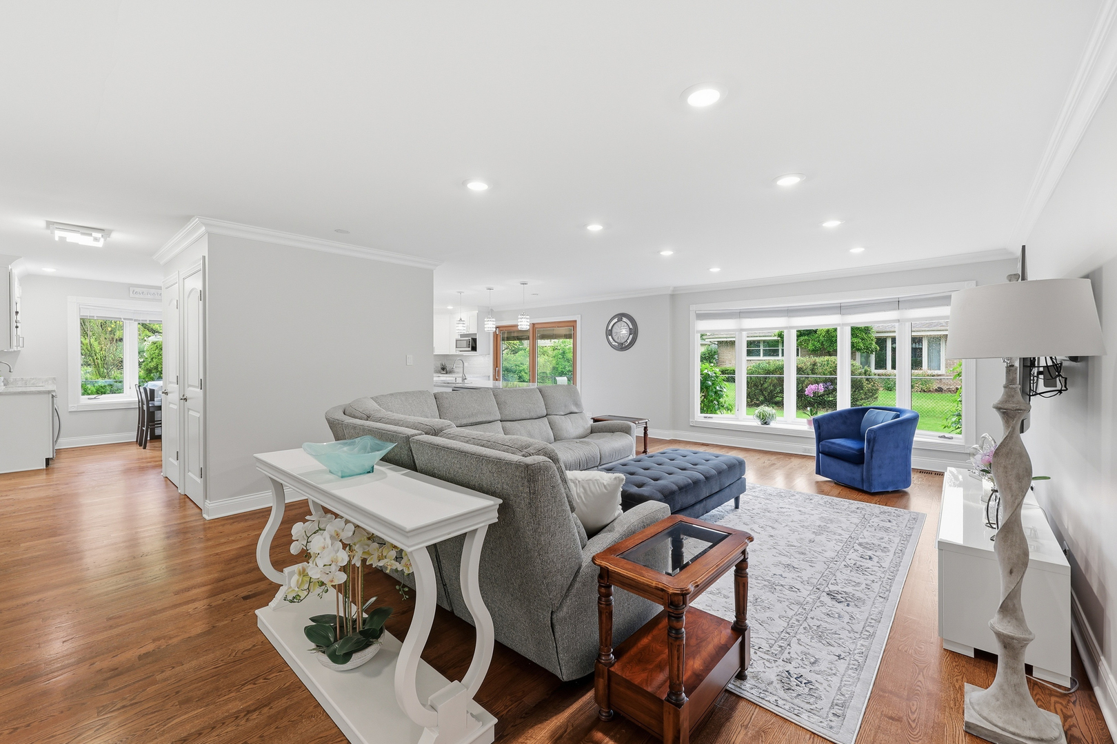 1132 S Fernandez Avenue, Arlington Heights, IL 60005