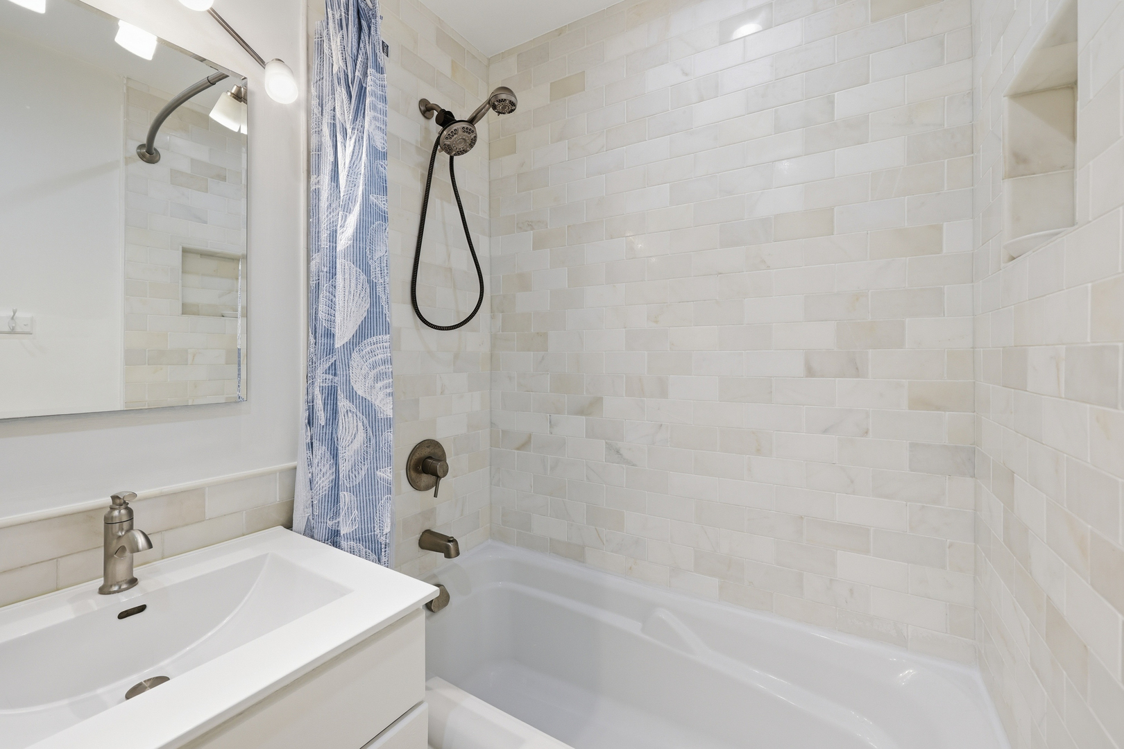 639 N Kaspar Avenue, Arlington Heights, IL 60004