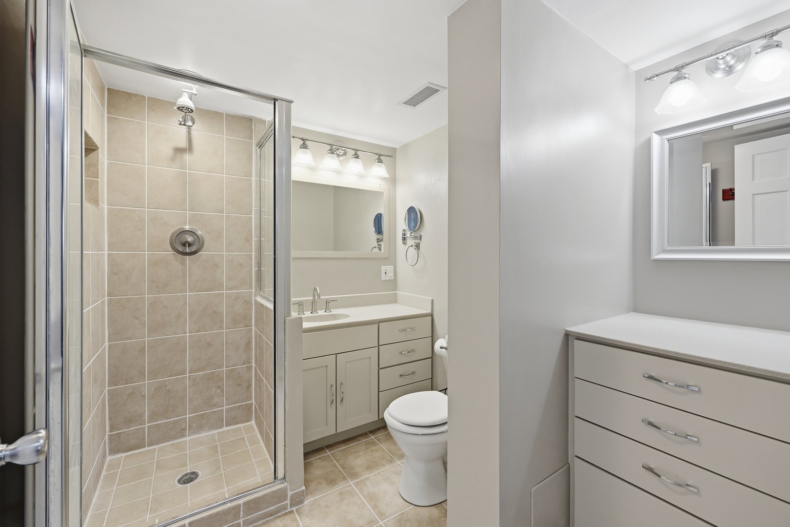 639 N Kaspar Avenue, Arlington Heights, IL 60004