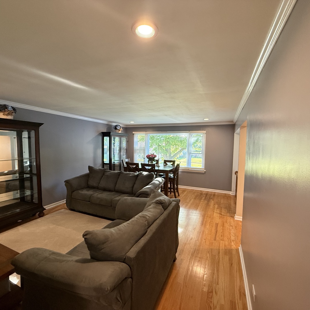 639 N Kaspar Avenue, Arlington Heights, IL 60004