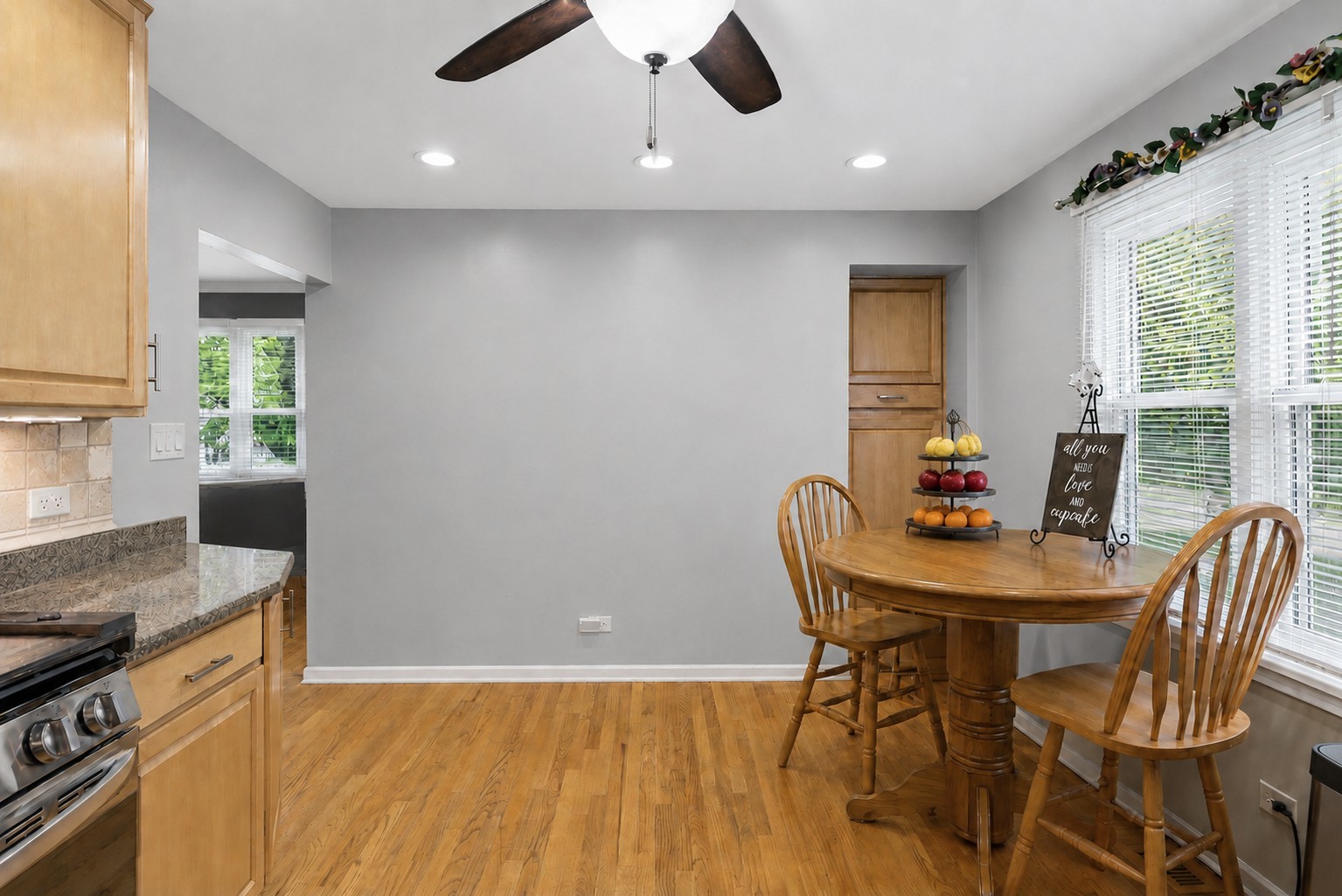 639 N Kaspar Avenue, Arlington Heights, IL 60004