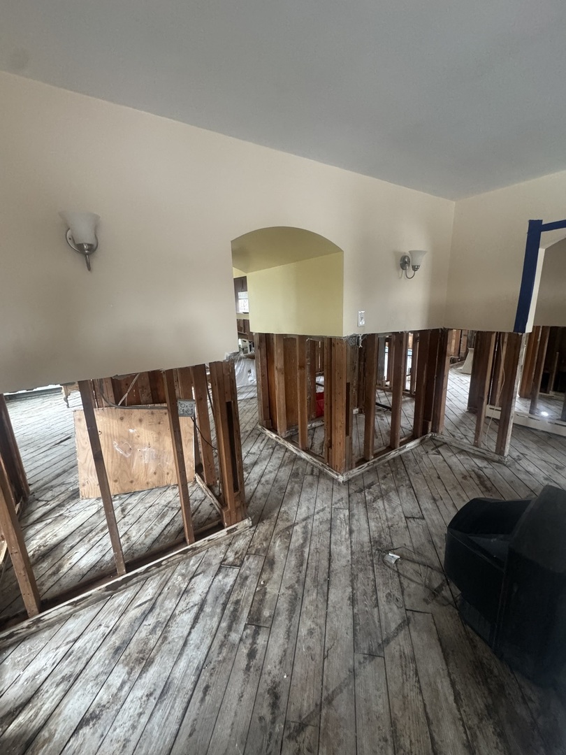 31828 N US Highway 12, Volo, IL 60073