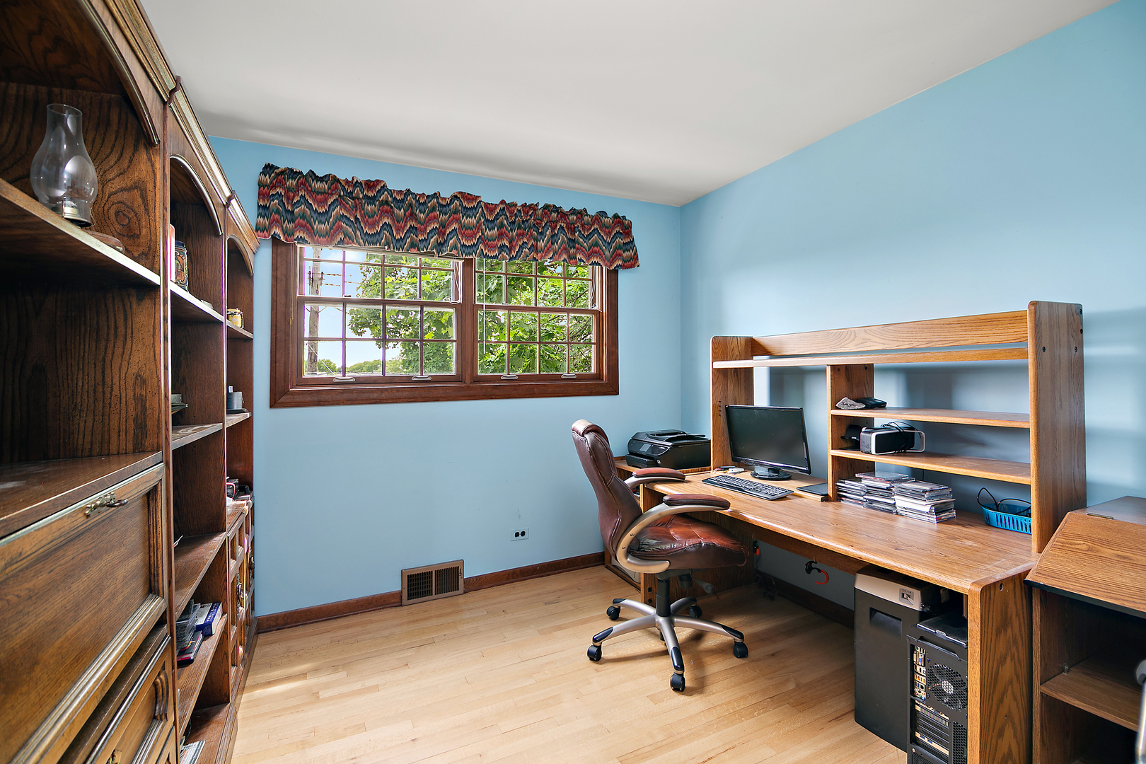1409 E Rosehill Drive, Arlington Heights, IL 60004