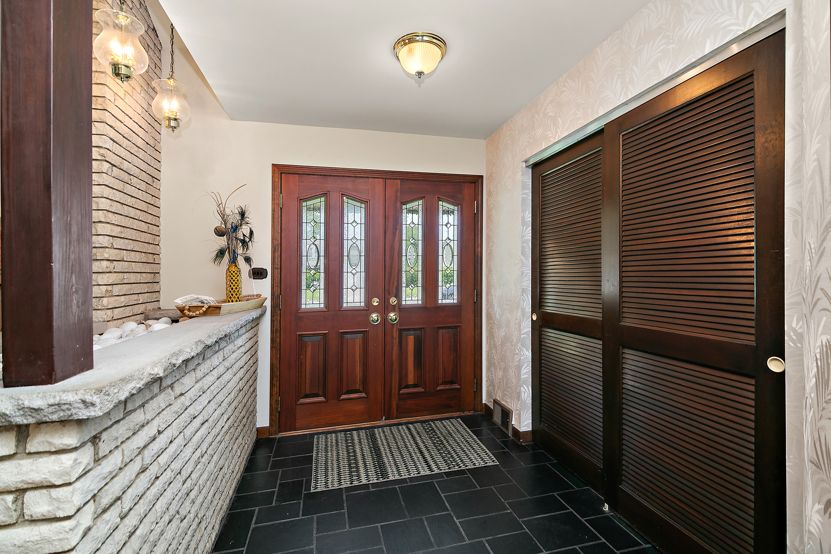 1409 E Rosehill Drive, Arlington Heights, IL 60004