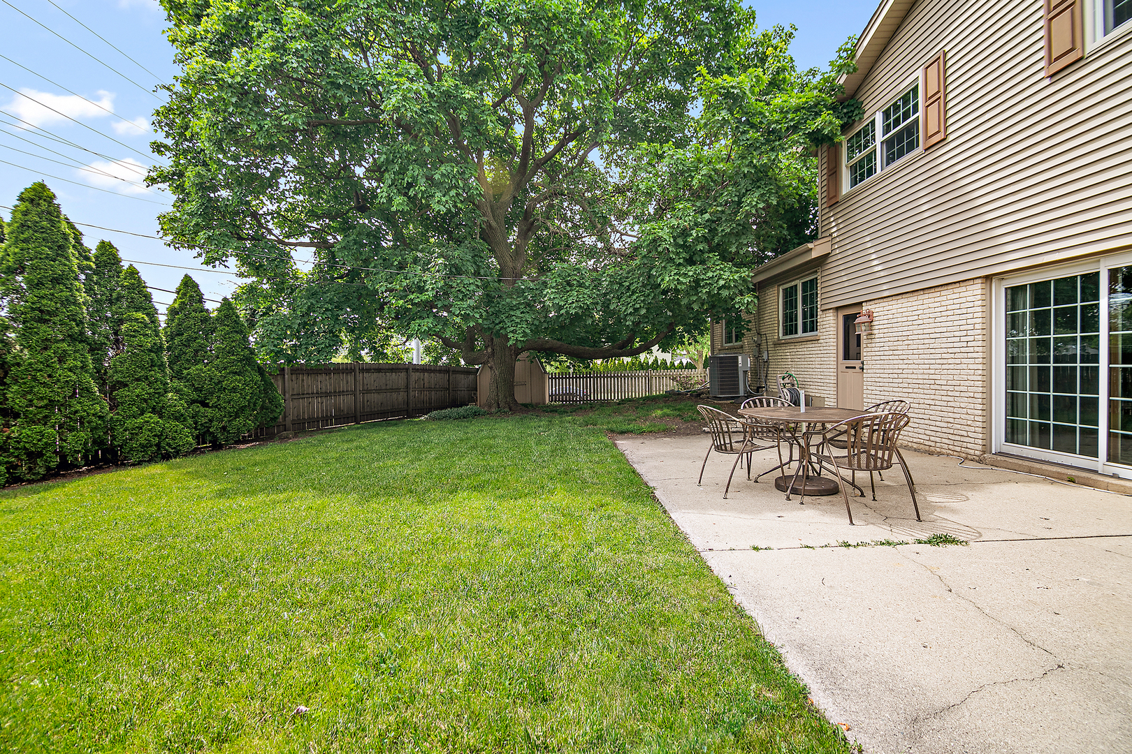 1409 E Rosehill Drive, Arlington Heights, IL 60004