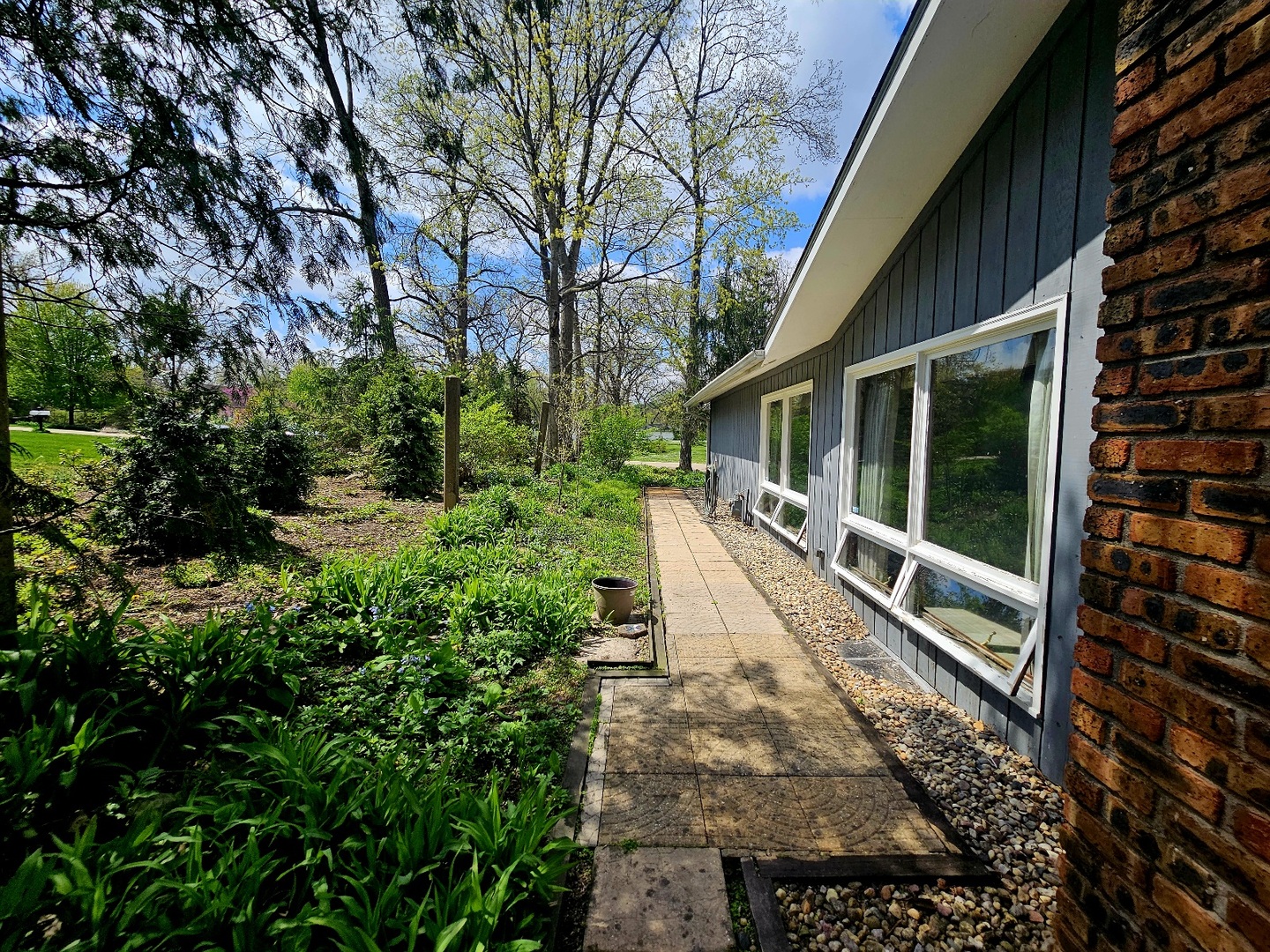 1 Sunset Avenue, West Chicago, IL 60185