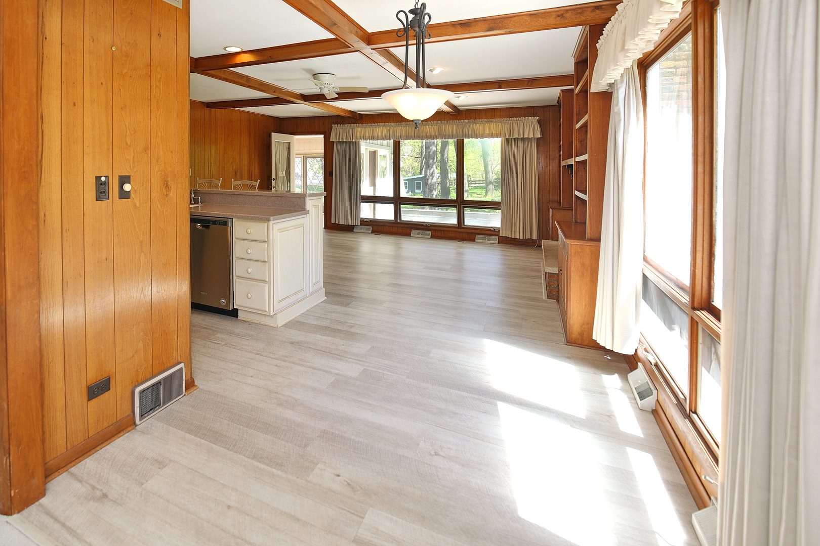 1 Sunset Avenue, West Chicago, IL 60185