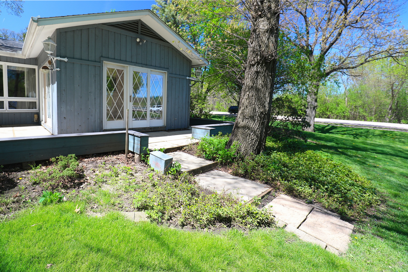 1 Sunset Avenue, West Chicago, IL 60185