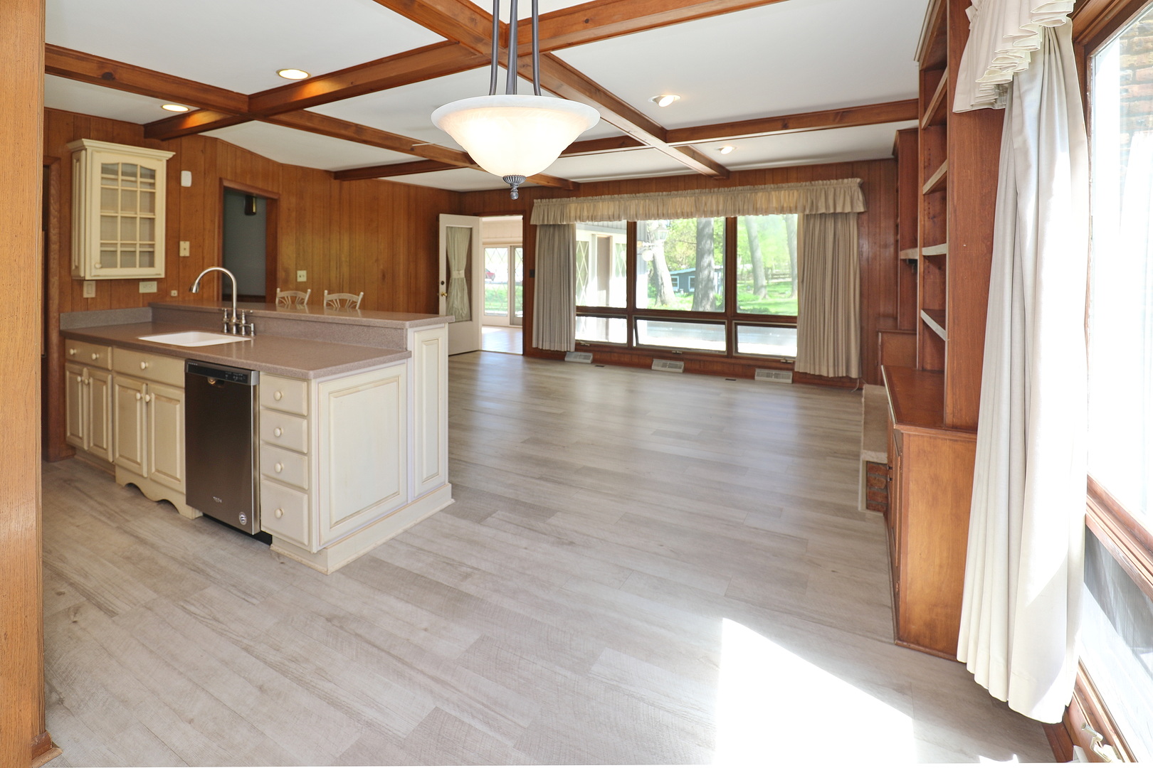 1 Sunset Avenue, West Chicago, IL 60185