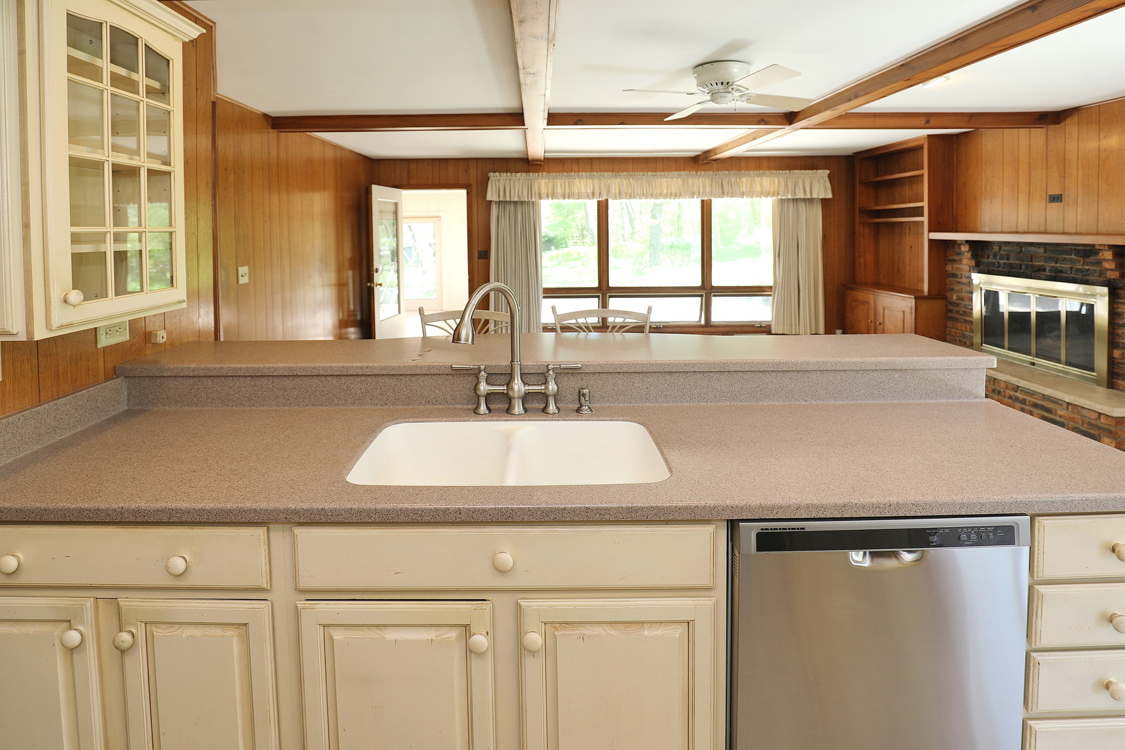 1 Sunset Avenue, West Chicago, IL 60185
