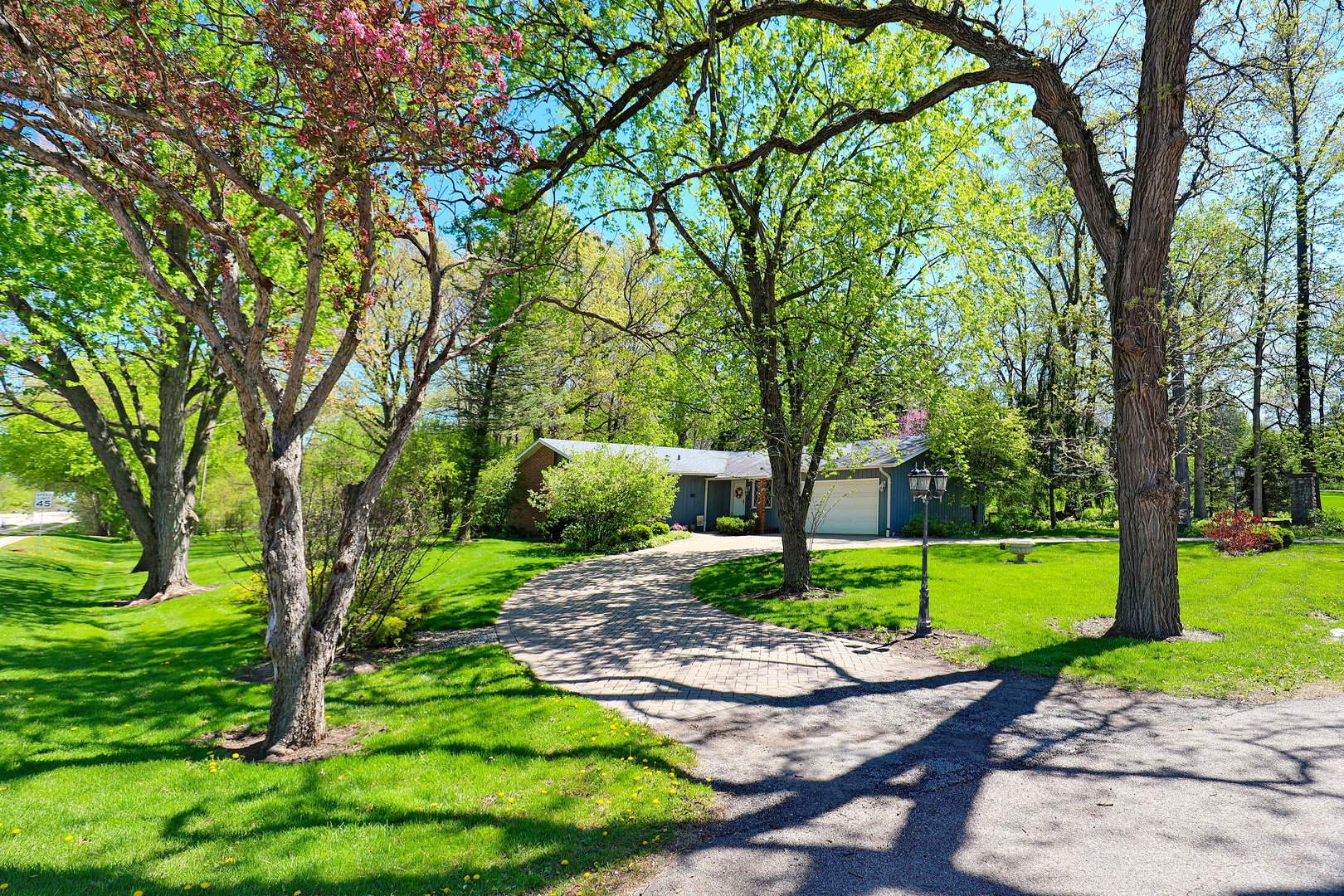 1 Sunset Avenue, West Chicago, IL 60185