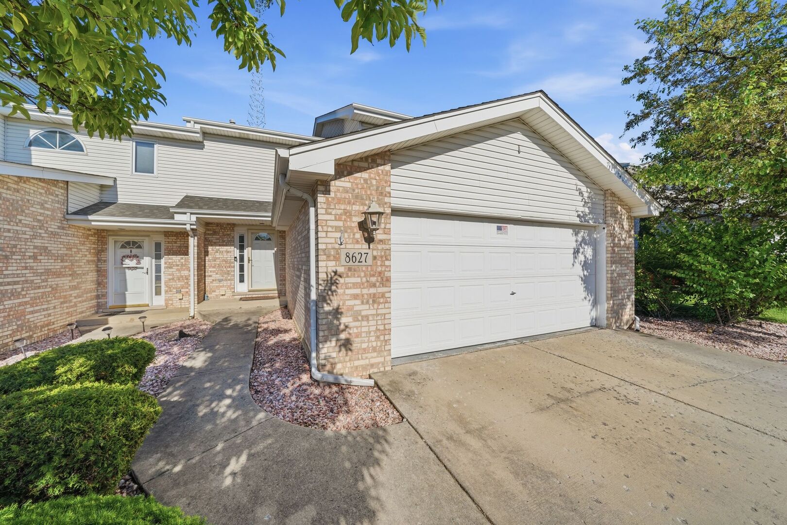 8627 Miroballi Drive, Hickory Hills, IL 60457