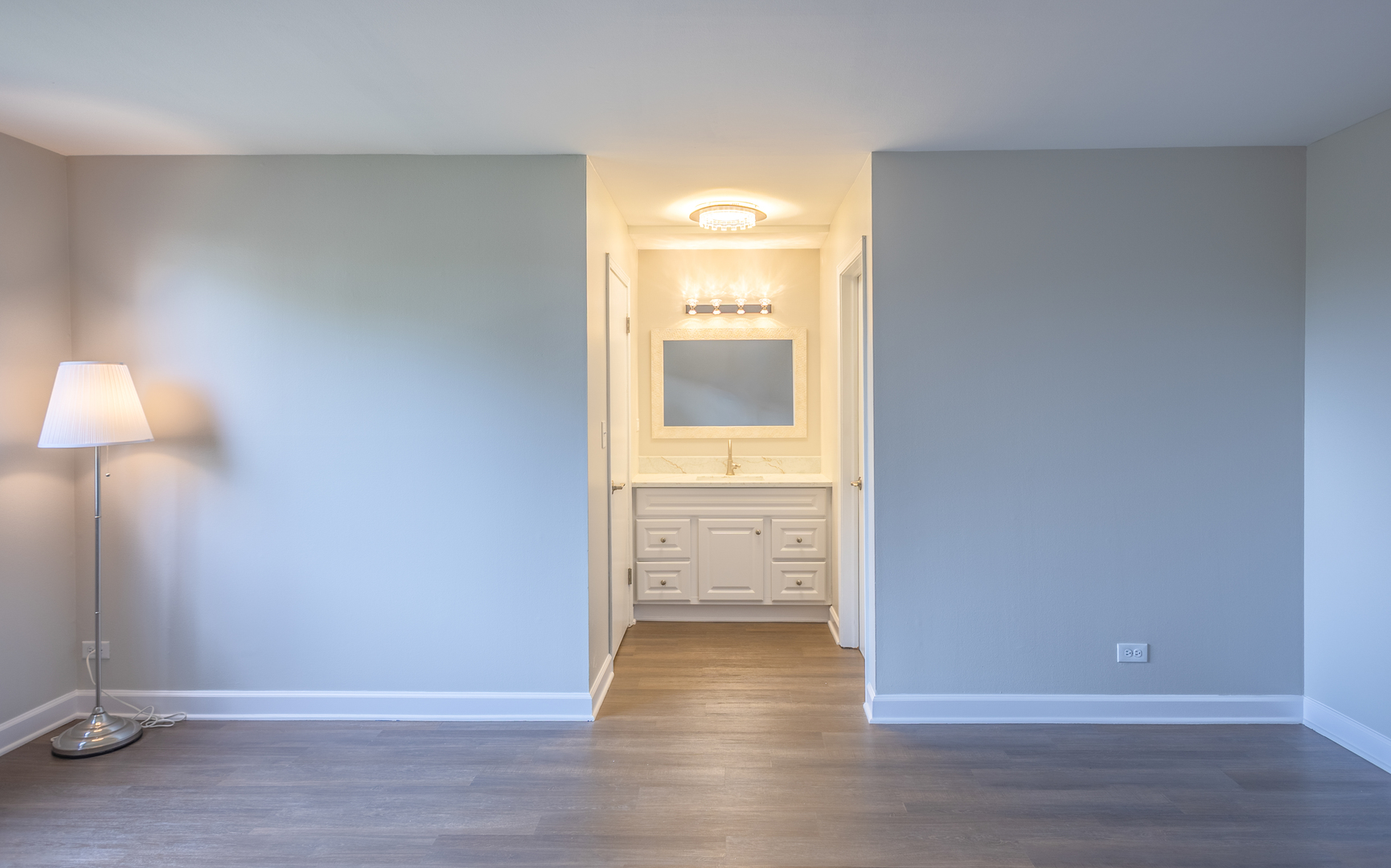 450 Raintree Court #2B, Glen Ellyn, IL 60137