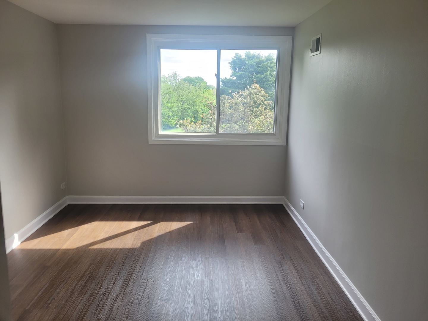 450 Raintree Court #2B, Glen Ellyn, IL 60137