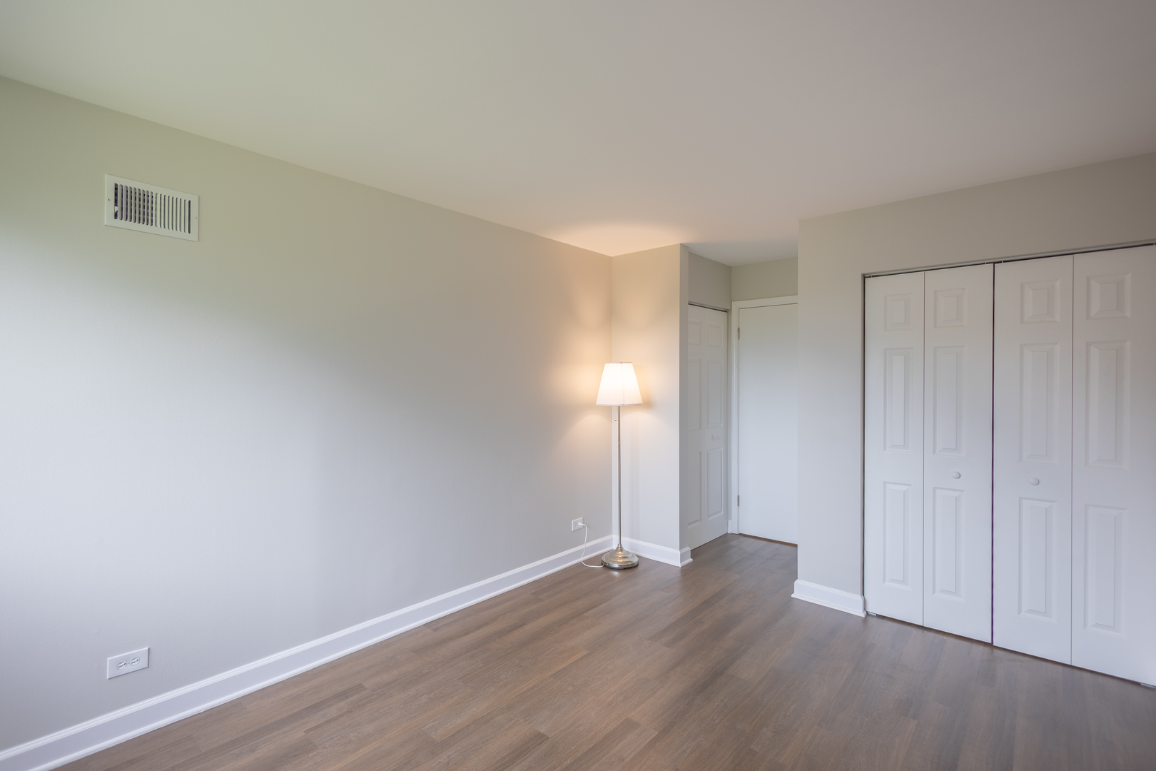 450 Raintree Court #2B, Glen Ellyn, IL 60137