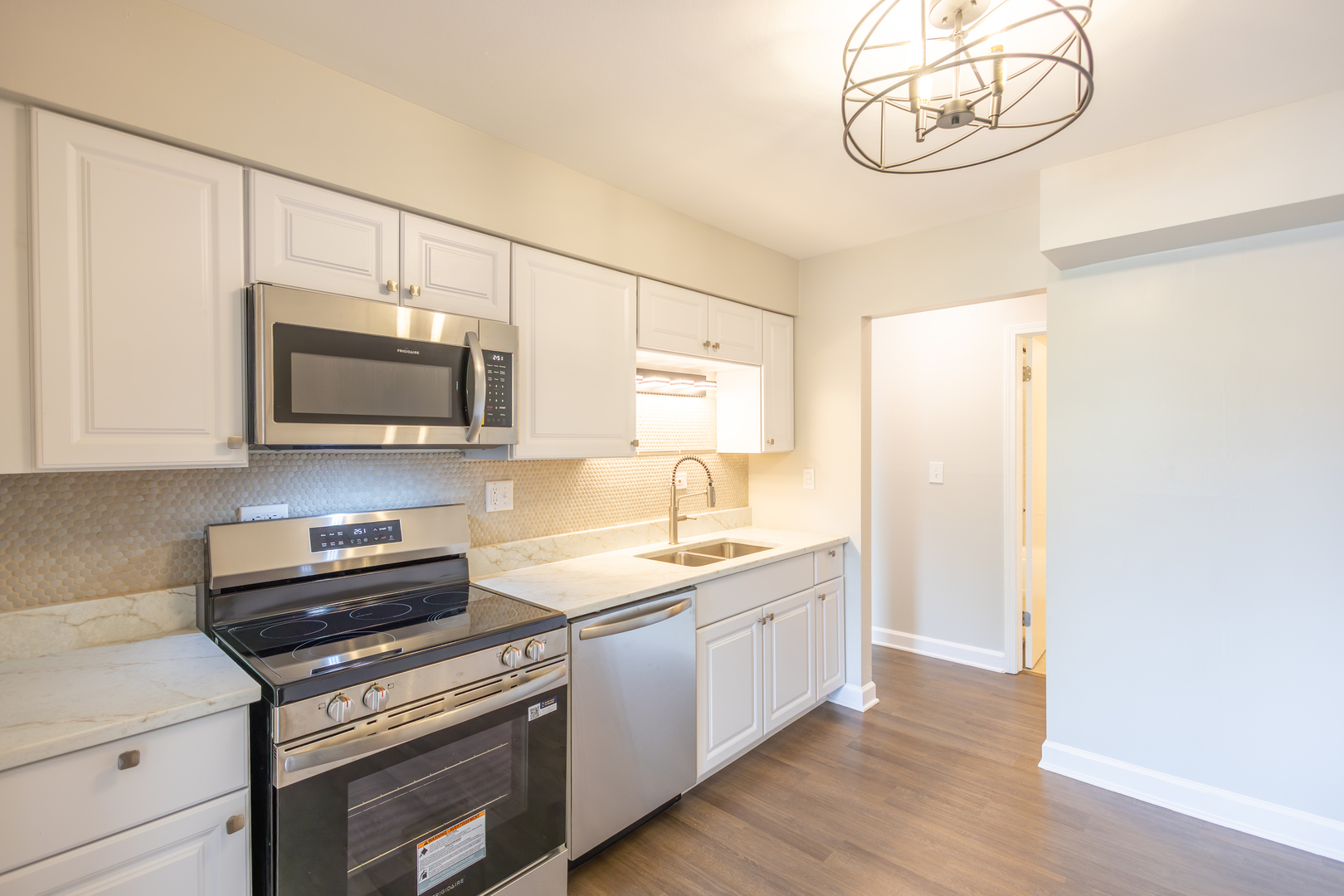 450 Raintree Court #2B, Glen Ellyn, IL 60137