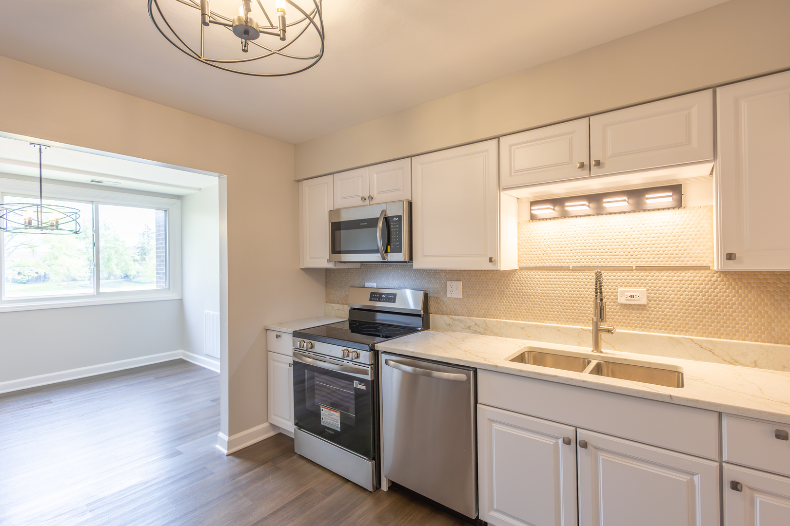 450 Raintree Court #2B, Glen Ellyn, IL 60137