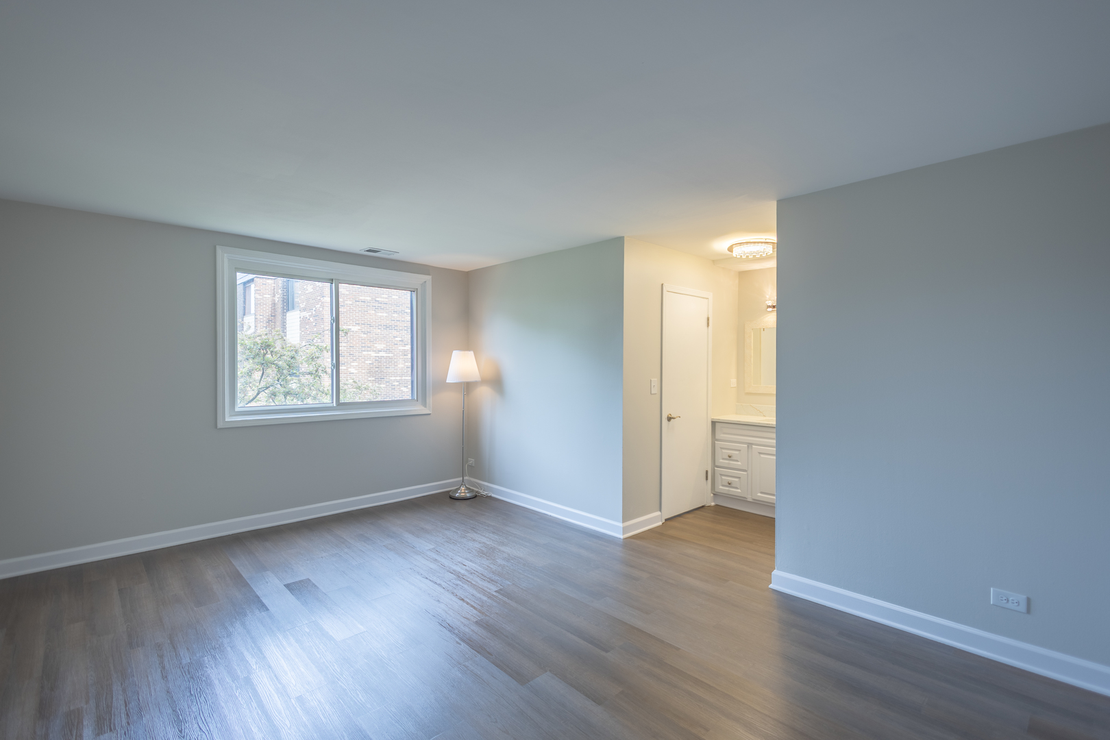 450 Raintree Court #2B, Glen Ellyn, IL 60137