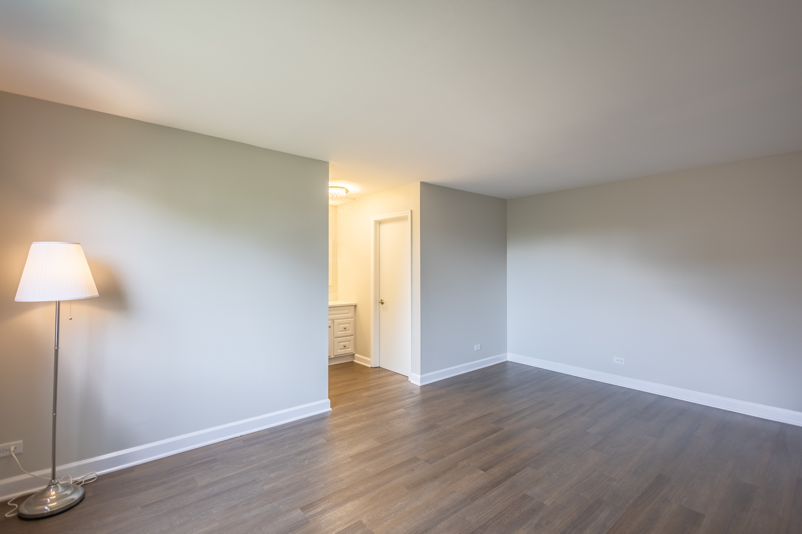 450 Raintree Court #2B, Glen Ellyn, IL 60137