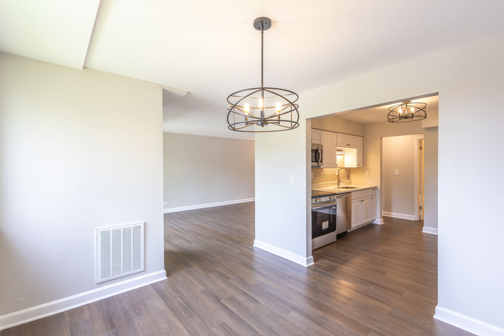 450 Raintree Court #2B, Glen Ellyn, IL 60137