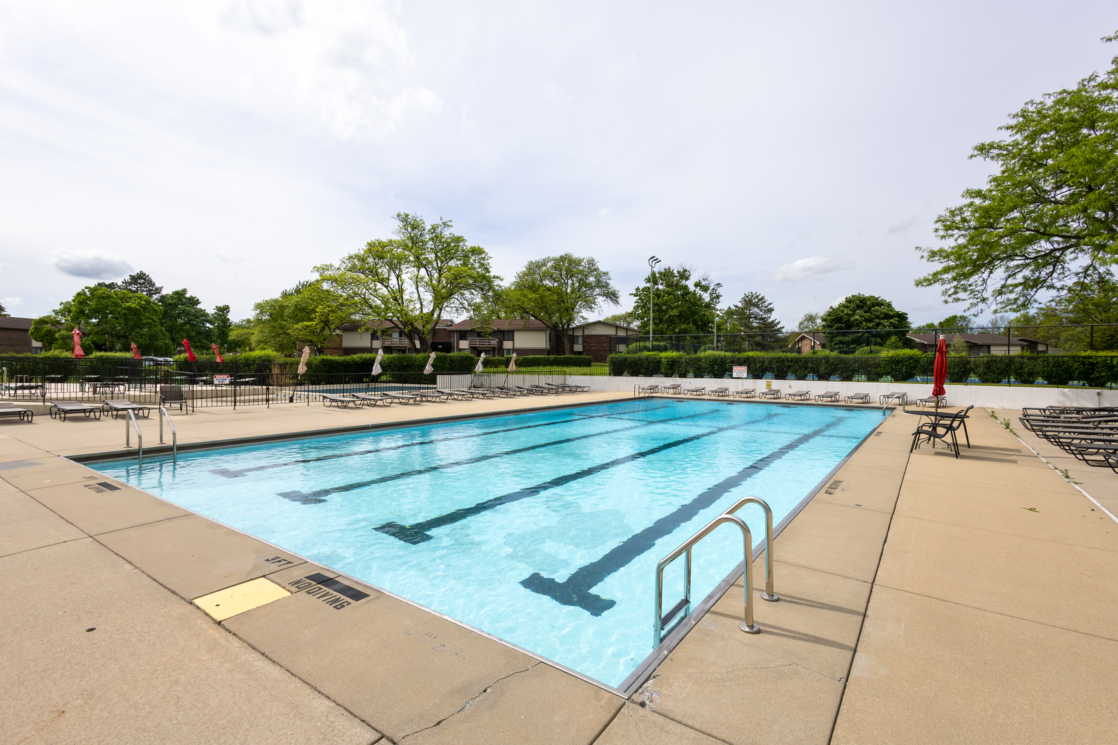 450 Raintree Court #2B, Glen Ellyn, IL 60137