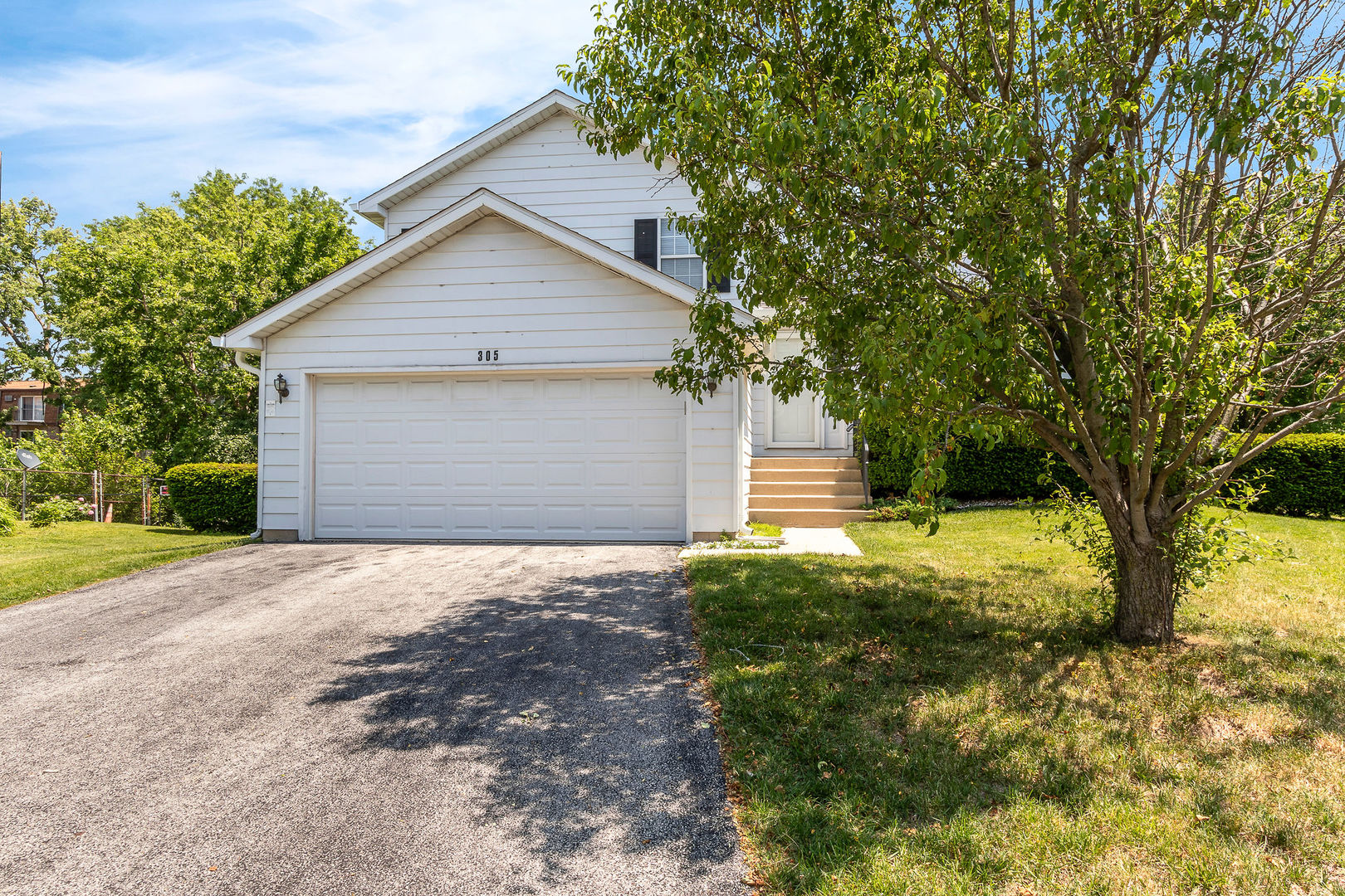 305 Elwood Court, Westmont, IL 60559