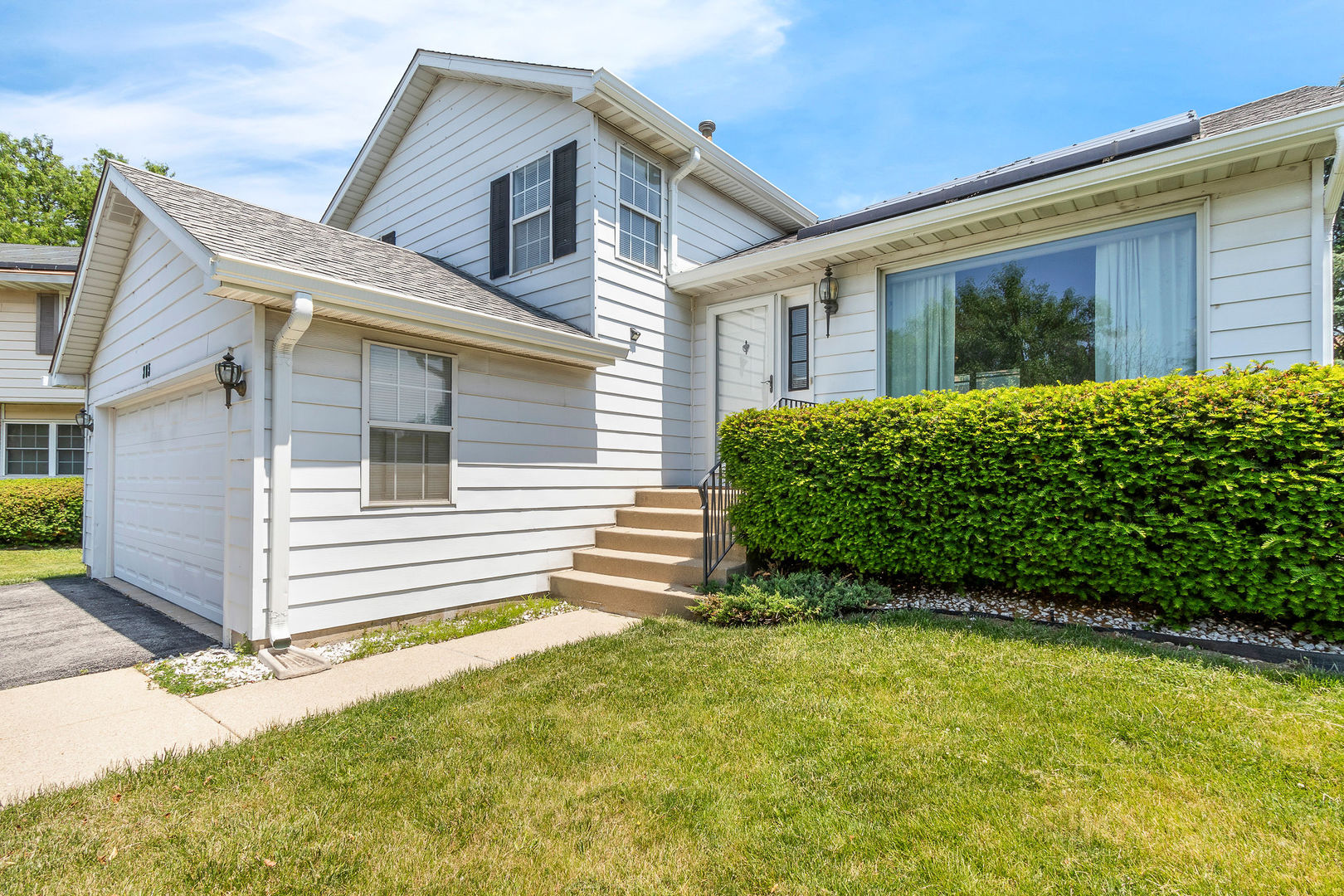 305 Elwood Court, Westmont, IL 60559