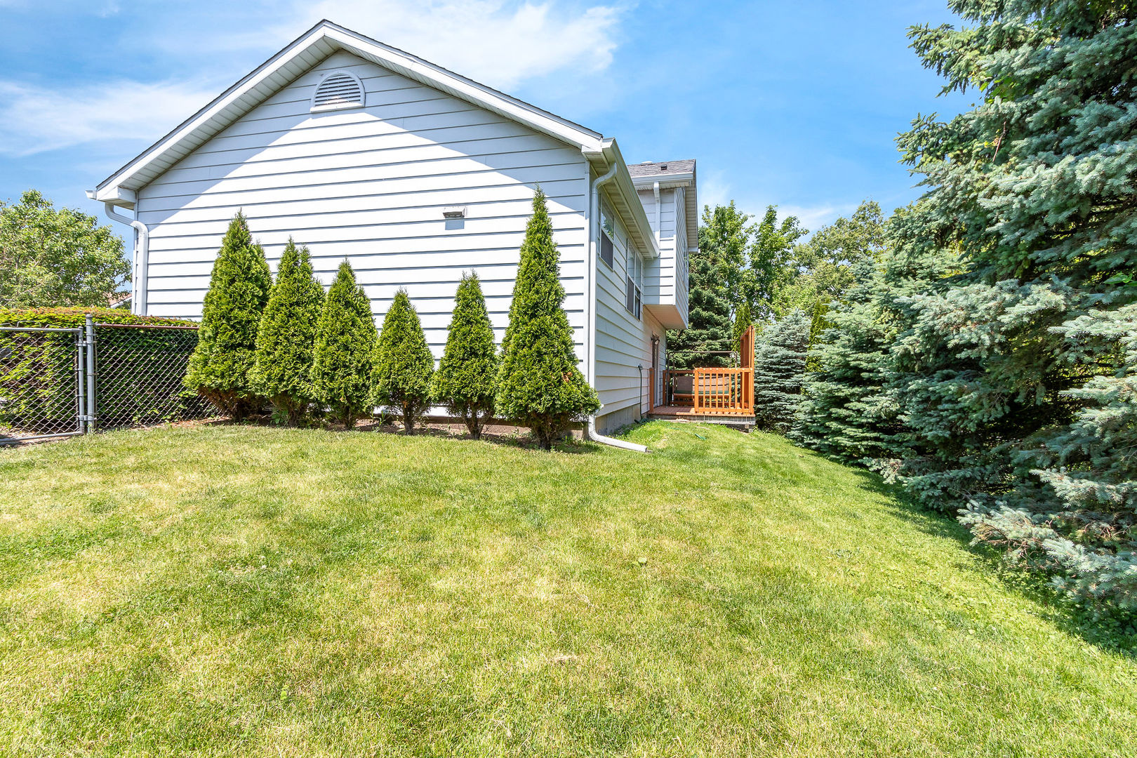 305 Elwood Court, Westmont, IL 60559