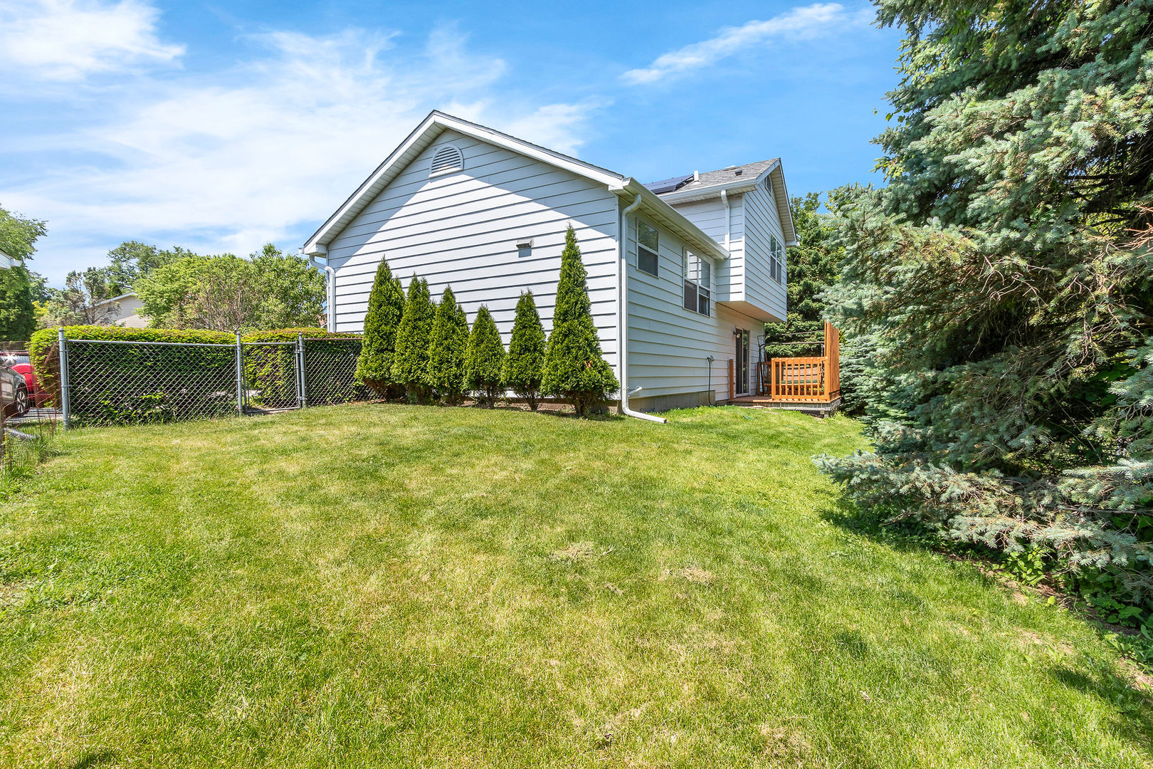 305 Elwood Court, Westmont, IL 60559