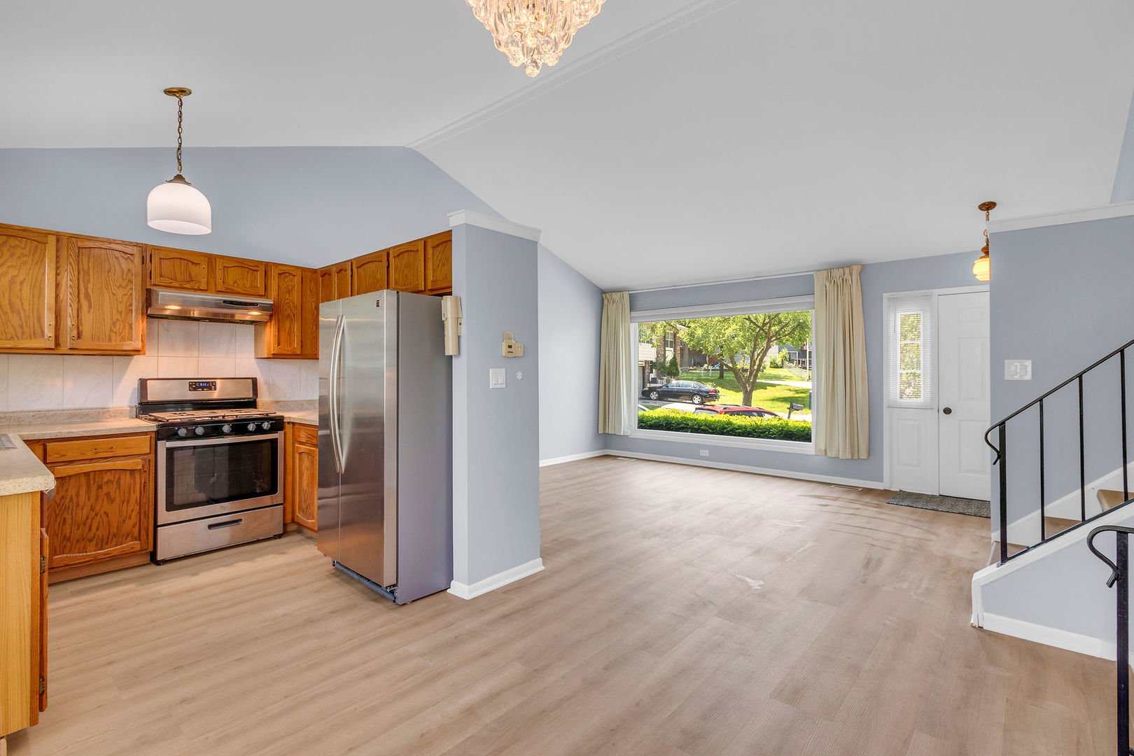 305 Elwood Court, Westmont, IL 60559