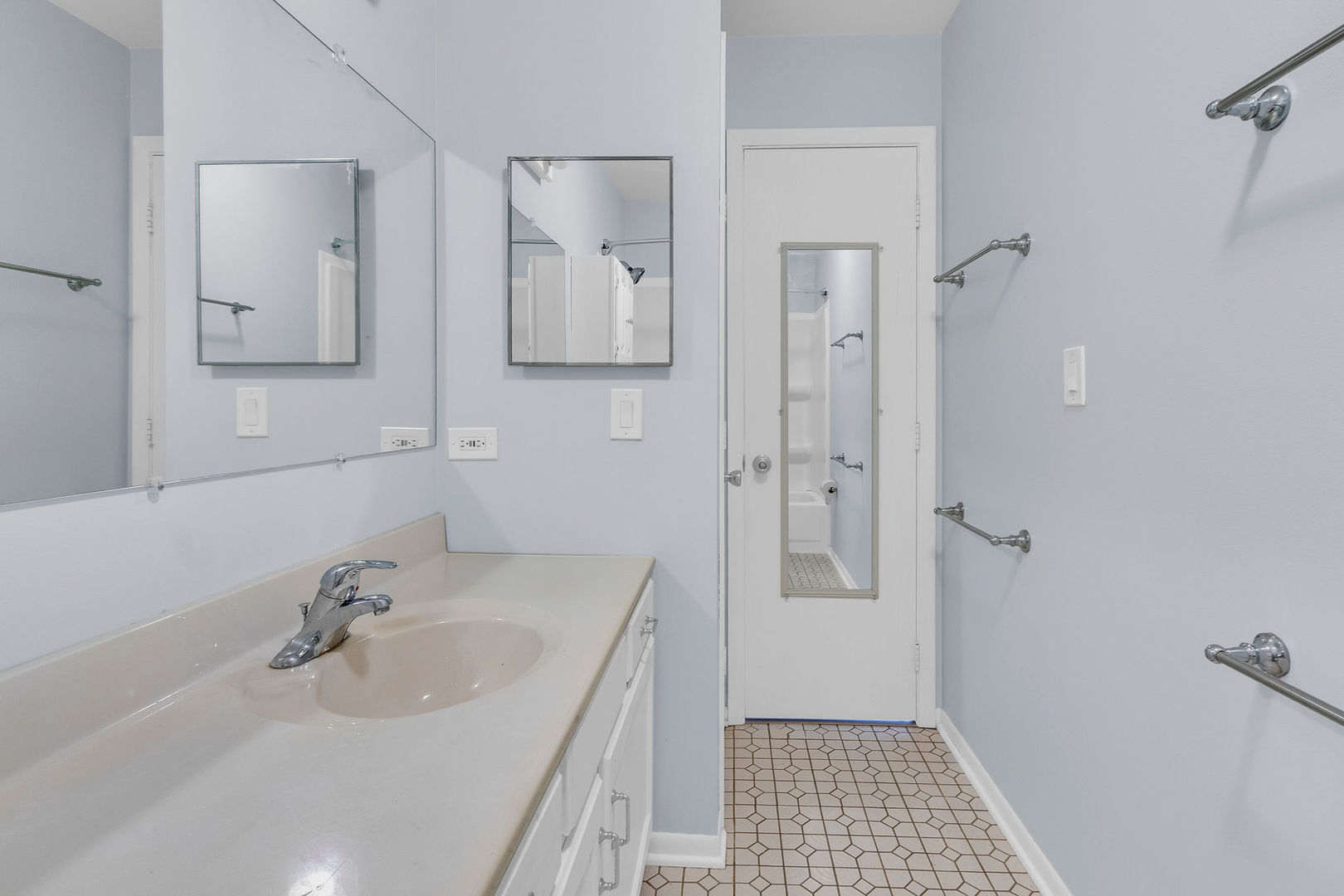 305 Elwood Court, Westmont, IL 60559