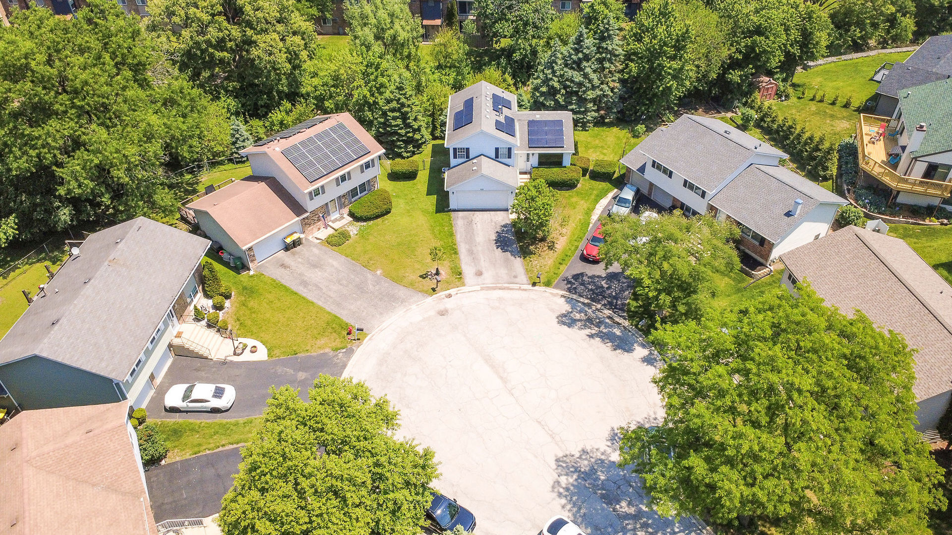 305 Elwood Court, Westmont, IL 60559