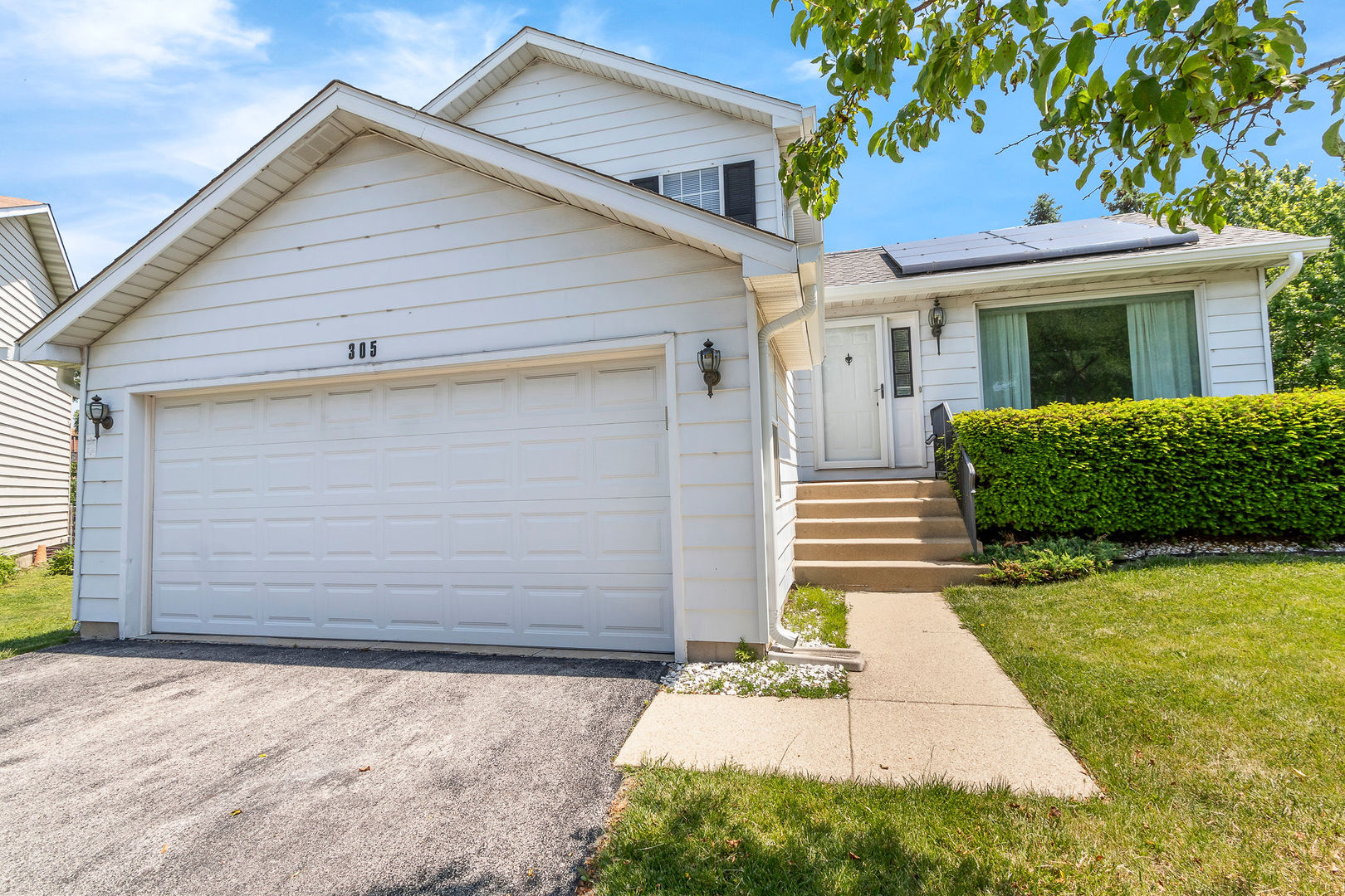 305 Elwood Court, Westmont, IL 60559