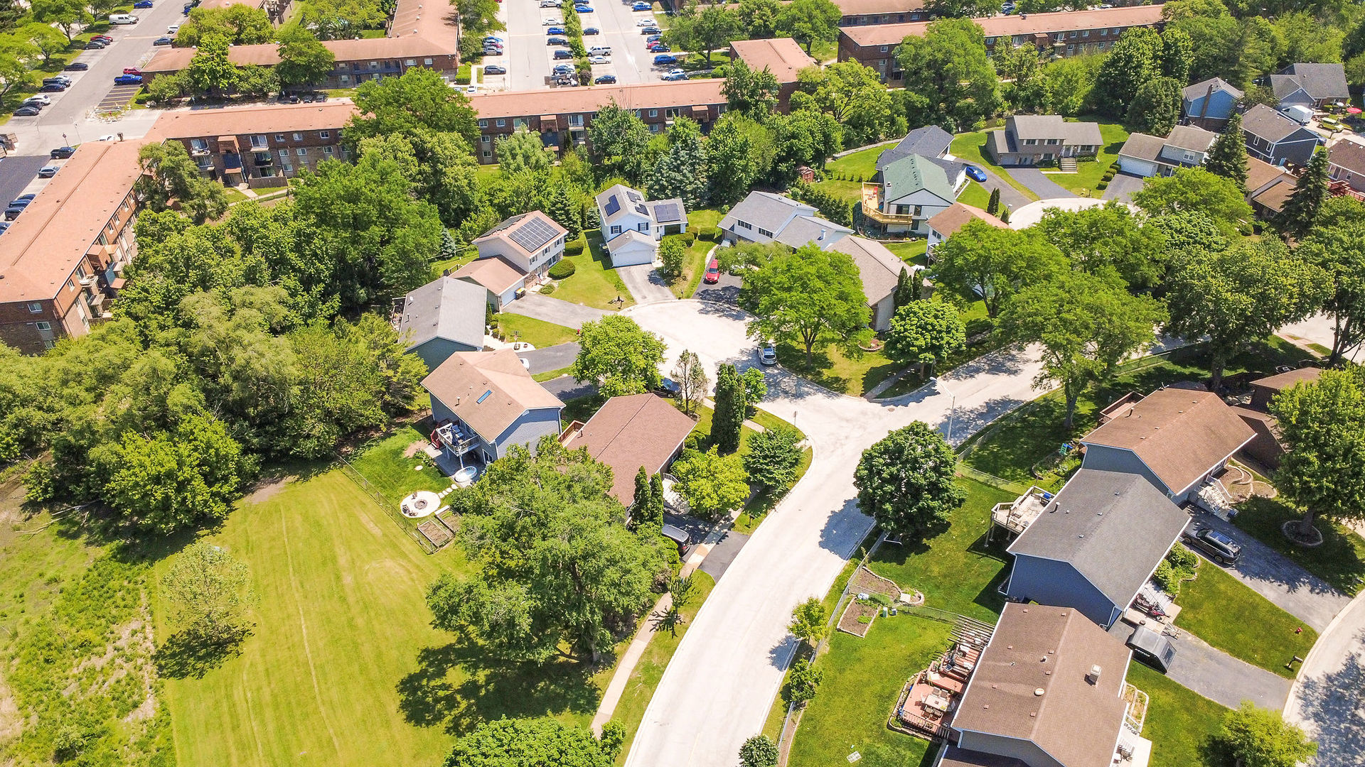 305 Elwood Court, Westmont, IL 60559