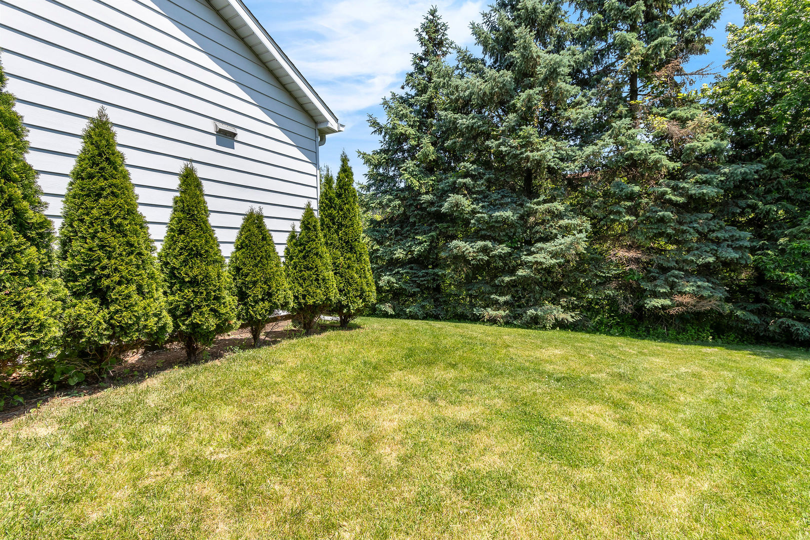 305 Elwood Court, Westmont, IL 60559